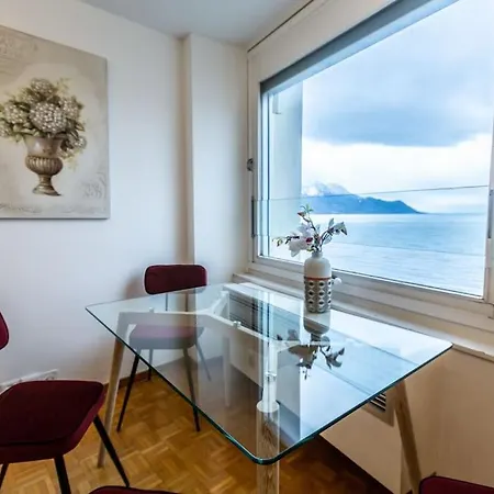 Perfect Centre - View Montreux