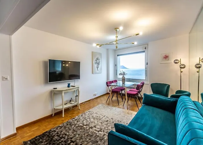 Perfect Centre - View * Montreux