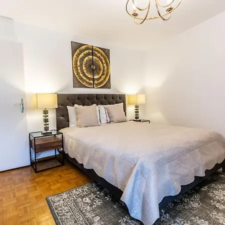 Perfect Centre - View アパート *